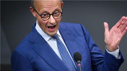 „Wir dürfen nicht dabei zusehen, wie die Welt neu geordnet wird“, sagte Kanzler Merz im Bundestag.