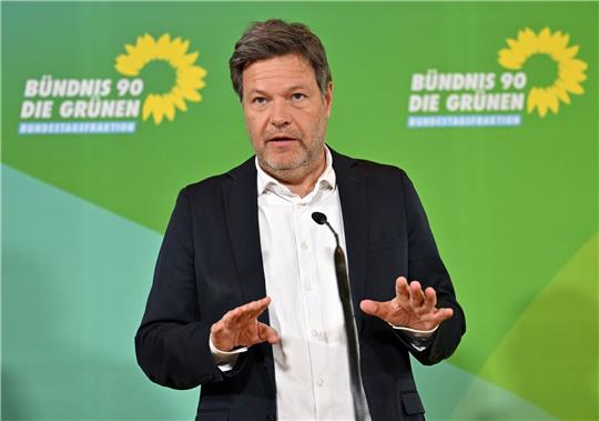 «Wir können die Dinge ruhig und quasi ganz normal bereden, aber wir kriegen sie halt nicht über die politische Ziellinie gebracht», sagt Bundeswirtschaftsminister Robert Habeck (Grüne) über die Zusammenarbeit im Kabinett.