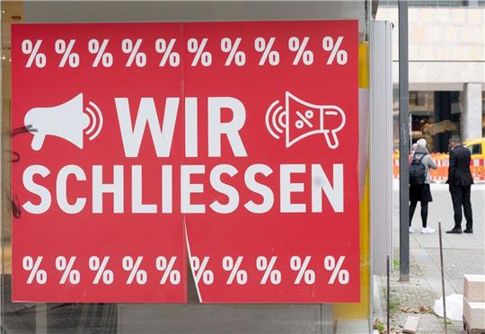 «Wir schließen»: Auch Deutschland nahm die 
Zahl der Unternehmensinsolvenzen zu.