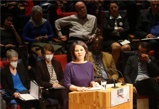 «Wir sehen mit großer Sorge, wie autoritäre Regime die Todesstrafe nutzen, um politische Opposition mehr und mehr zu unterdrücken»: Bundesaußenministerin Annalena Baerbock spricht auf dem 8. Weltkongress gegen die Todesstrafe in Berlin.