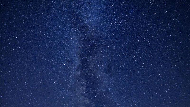 Astronomische Jahresvorschau - Sonne, Mond und Sterne 2025 Wir sind Teil der Milchstraße und können von der Erde aus tausende Sterne dieser Galaxie sehen. (Archivbild)