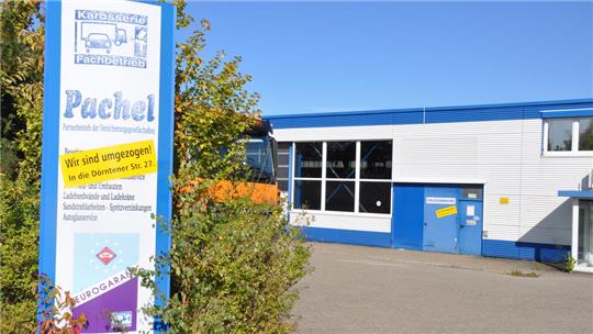 „Wir sind umgezogen“: Seit 2023 hat die Firma Pachel die Adresse gewechselt. Der alte Standort an der Langen Wanne steht leer.