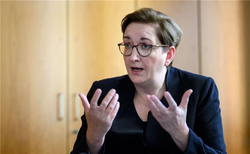 Bauministerin für Kurswechsel bei Energiesparvorschriften «Wir sollten ein einfaches System entwickeln, das energieeffizientes Bauen, die Nutzung umweltgerechter und recycelter Baumaterialien und flächensparendes Bauen fördert»: Bundesbauministerin Klara Geywitz.
