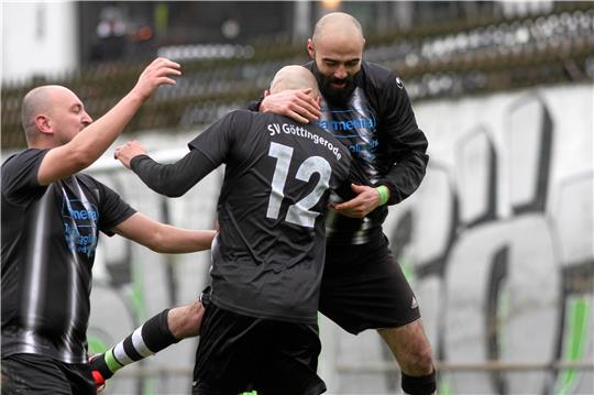 Wird am Ende am Tönneckenkopf gejubelt? Der SV Göttingerode liefert sich mit Nachbar TSV Westerode einen verbissenen Zweikampf um den zweiten Aufstiegsplatz in der Staffel 2 der 2. Nordharzklasse. Foto: Gietemann