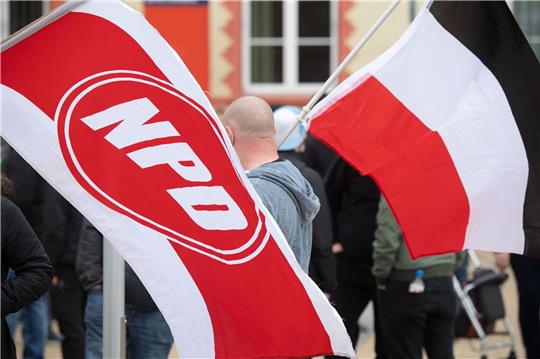 Wird die NPD, heute Die Heimat, von der Parteienfinanzierung ausgeschlossen? Zuletzt bekam sie ohnehin kein Geld vom Staat.