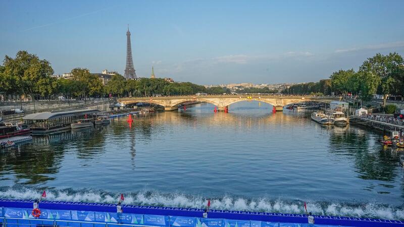 Paris zweifelt: Seine sauber genug für Olympia-Schwimmer? Wird die Seine tatsächlich sauber genug zum Schwimmen sein oder nicht - in Paris ist dies vor den Olympischen Spielen im Sommer eine vieldiskutierte Frage. Der Ehrgeiz der Organisatoren ist es, Wettkämpfe in dem Fluss im Herzen der Stadt abzuhalten.