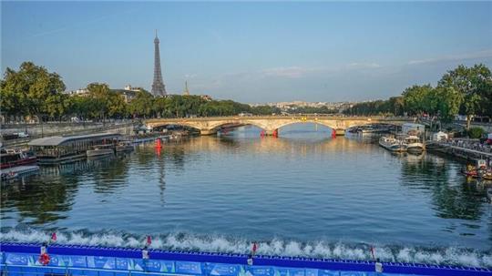 Wird die Seine tatsächlich sauber genug zum Schwimmen sein oder nicht - in Paris ist dies vor den Olympischen Spielen im Sommer eine vieldiskutierte Frage. Der Ehrgeiz der Organisatoren ist es, Wettkämpfe in dem Fluss im Herzen der Stadt abzuhalten.