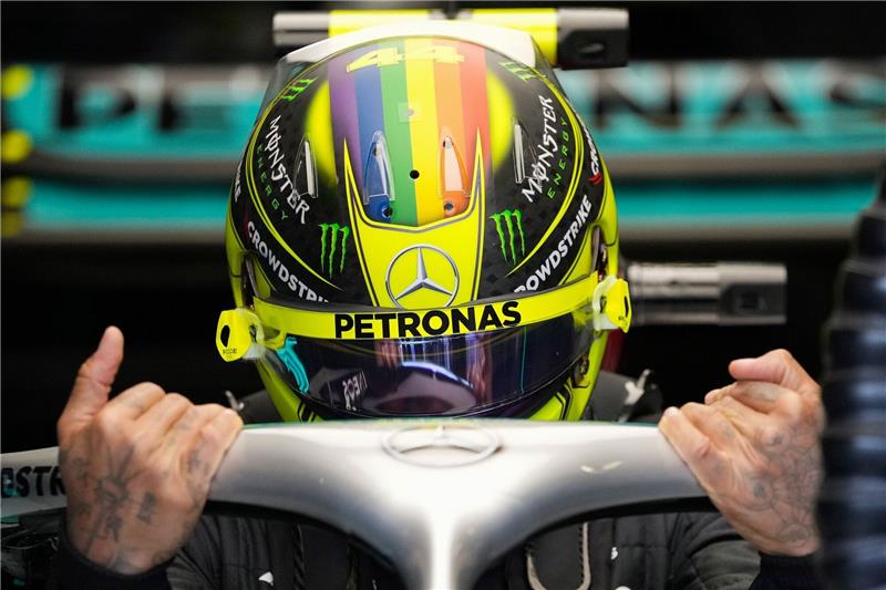 Hamilton kritisiert Gesetzeslage in Florida: „Nicht gut” Wird in Miami mit dem Regenbogen-Helm fahren: Lewis Hamilton.