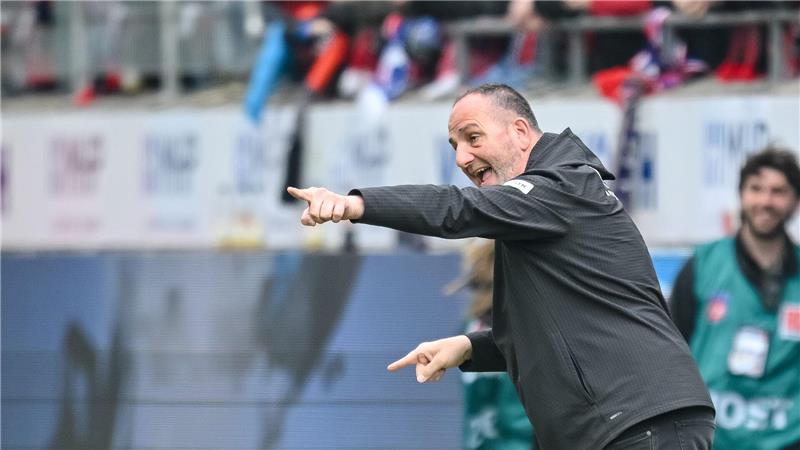 Wird seinen Vertrag erfüllen: FCH-Coach Frank Schmidt.