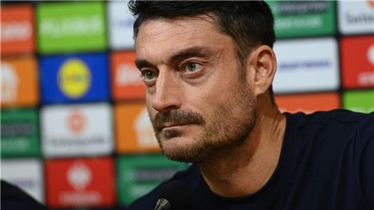 Wird überraschend neuer Trainer von Eintracht Frankfurt: Albert Riera. (Archivbild)