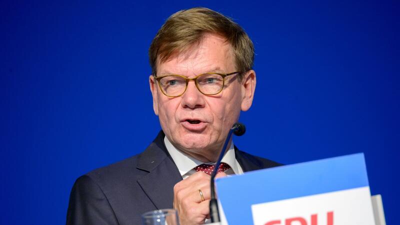 Union hält Wehrdienst-Plan für mutlos Wirft dem Bundesverteidigunsminister einen „halbgaren Vorschlag“ vof, der die „Personalprobleme der Bundeswehr nicht löst“: Johann Wadephul.