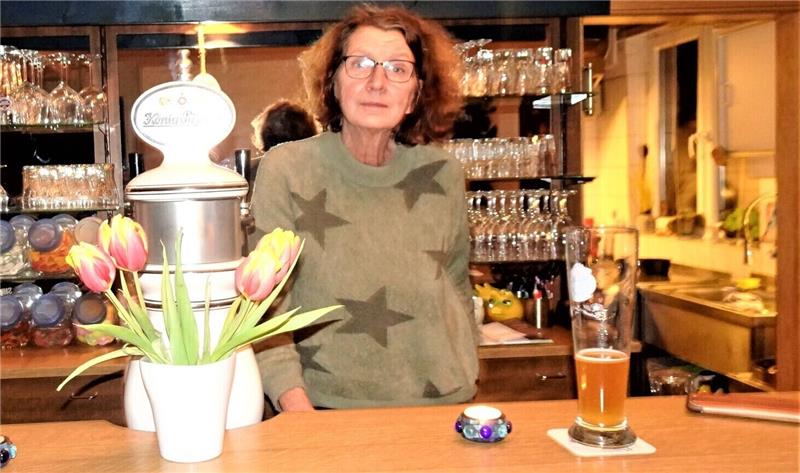 „Bierkrug“ in Bredelem: Die kleine Kneipe inmitten des Dorfes Wirtin Ute Geisendorf blickt zuversichtlich in die Zukunft und hofft auf noch viele Gäste im „Bierkrug“. Foto: Biener