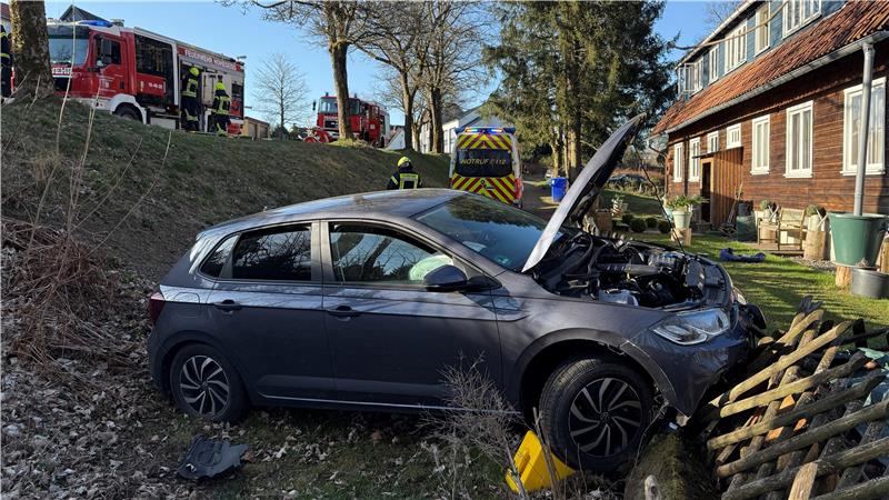 „Wirtschaftlicher Totalschaden“ ist nach Angaben der Polizei an dem Wagen des 81-jährigen Hohegeißers entstanden.