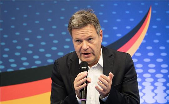 Wirtschaftsminister Habeck hat der Ukraine Hilfe für den Winter zugesagt.
