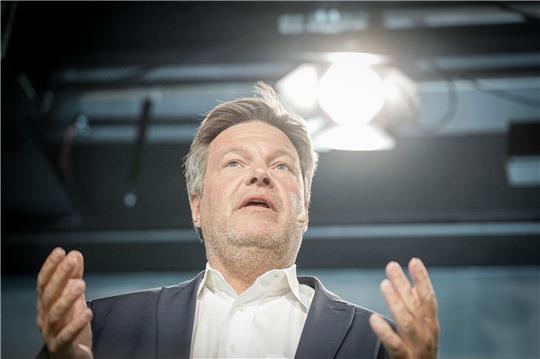 Wirtschaftsminister Robert Habeck bezeichnet das umstrittene Gebäudeenergiegesetz als Meilenstein.