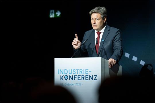 Wirtschaftsminister Robert Habeck kämpft um einen Industriestrompreis.