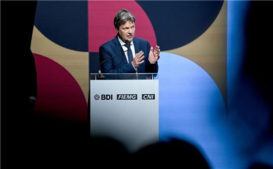 Wirtschaftsminister Robert Habeck spricht bei den Deutsch-Brasilianischen Wirtschaftstagen 2023.
