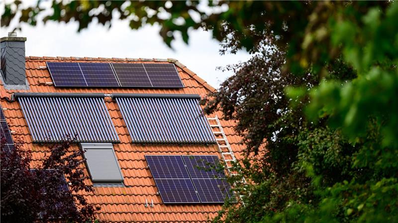 Kritik an Plänen Reiches für neue kleine Solaranlagen Wirtschaftsministerin Reiche hatte die Förderung von Ökostrom aus privaten Photovoltaikanlagen zuletzt infrage gestellt.