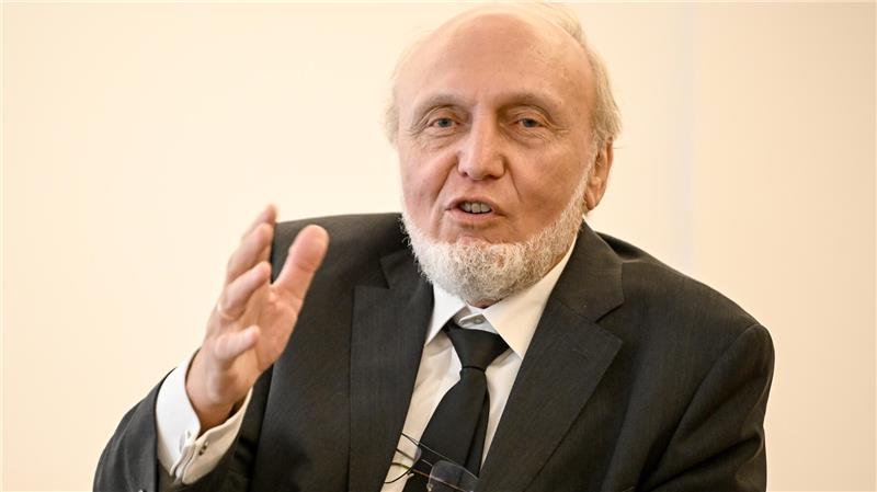 Deutscher Staatsbürgerpreis geht an Hans-Werner Sinn Wirtschaftswissenschaftler und Jurist Hans-Werner Sinn.
