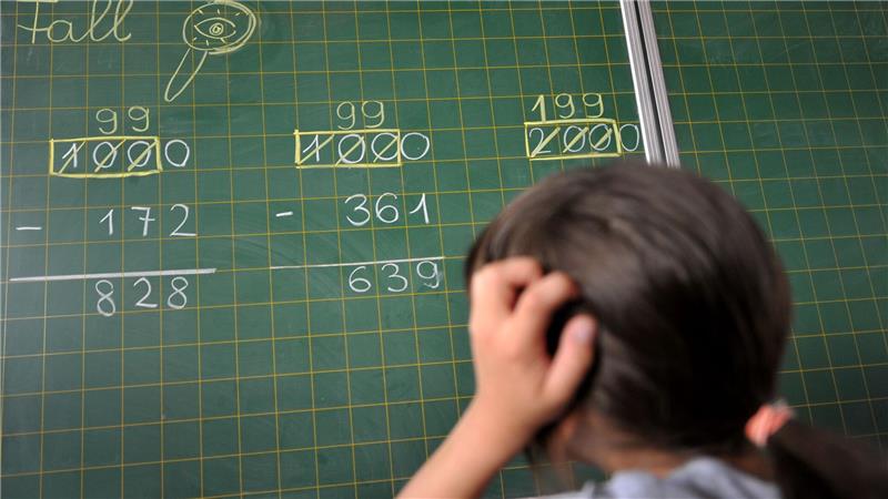 Wissenschaftler der Universität Osnabrück wollen rund 20.000 Schülerinnen und Schüler befragen - um herauszufinden, welches Schulfach am unbeliebtesten ist. (Symbolbild)