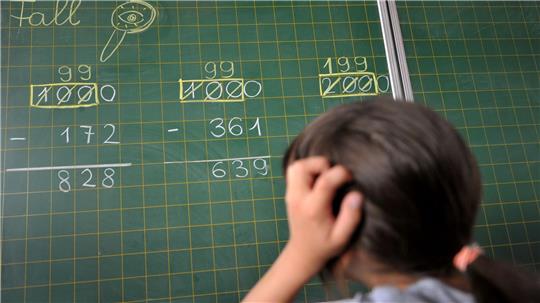 Wissenschaftler der Universität Osnabrück wollen rund 20.000 Schülerinnen und Schüler befragen - um herauszufinden, welches Schulfach am unbeliebtesten ist. (Symbolbild)