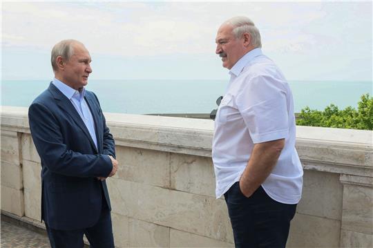 Wladimir Putin (l) und Alexander Lukaschenko bei einem Treffen im vergangenen Juni.