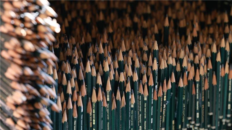500.000 Bleistifte in Holzhaus – Werk soll weiter wachsen Wo Bleistifte Wände bilden: In Osterode hat ein ungewöhnliches Kunsthaus eröffnet.