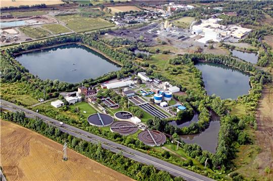 Wo Goslars Wasser wieder frisch gemacht wird: Eurawasser betreibt die Kläranlage an der Halberstädter Straße in Oker. Archivfoto: Epping
