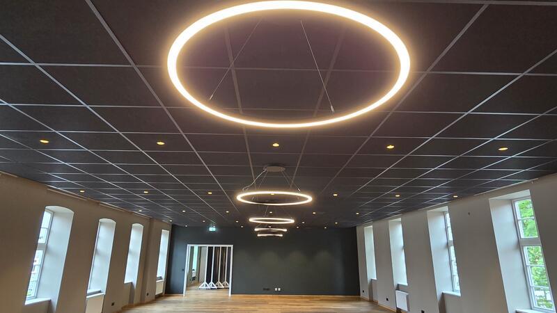 Wo alles rundum beleuchtet ist: Die Aufnahme gibt Einblick in den oberen Saal.