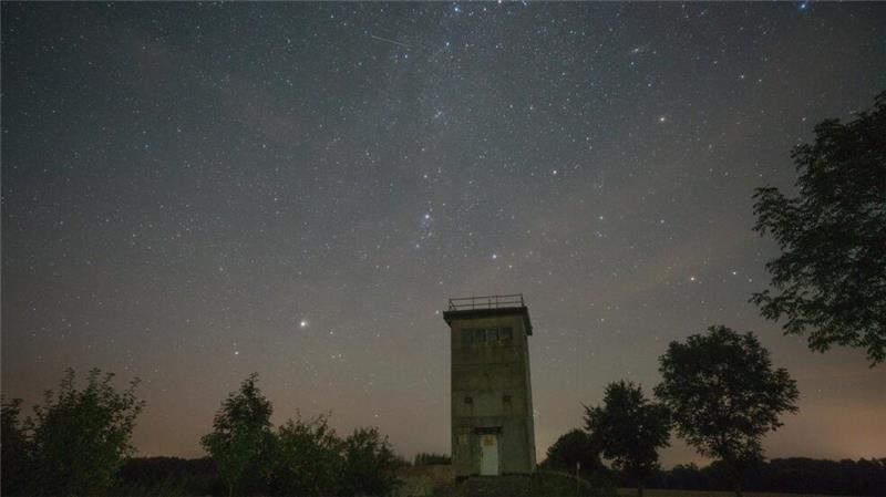 Astronomische Jahresvorschau - Sonne, Mond und Sterne 2025 Wo es richtig dunkel ist, lassen sich die Sterne besonders gut und zahlreich bewundern. (Archivbild)