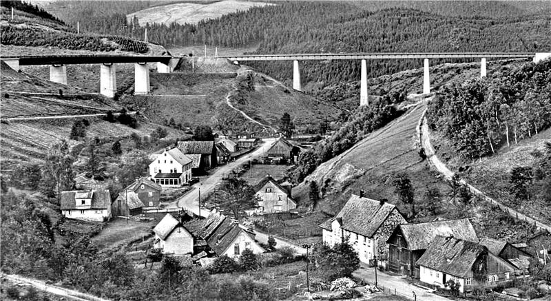 Schulenberg plant seinen runden Geburtstag Wo heute der Okerstausee ist, lag früher das alte Schulenberg. Foto: Heimatstube