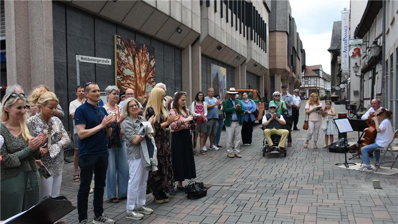 Initiative setzt in Goslar sieben neue Stolpersteine zum Gedenken Wo rechts die Einfahrt zur Tiefgarage ist, war früher der Eingang zum Haus Wohldenbergerstraße 20 – dort wohnte Ingeburg Boeglen, die geistig eingeschränkt war und im Alter von 13 Jahren vorsätzlich zugrunde gerichtet wurde.