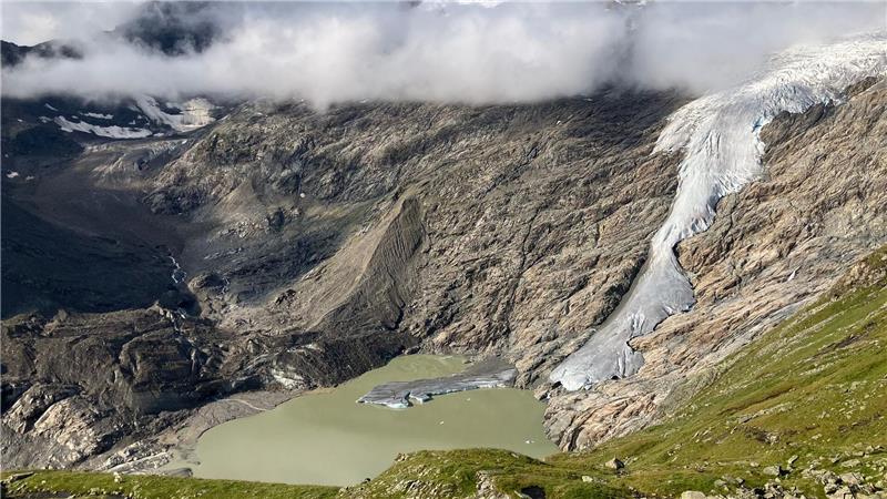 Wo vor sechs Jahren noch Eis war, hat sich jetzt ein See gebildet.