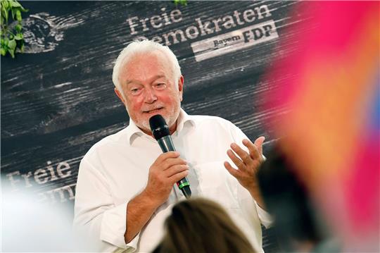 Wolfgang Kubicki fühlt sich auch auf hoher See wohl.