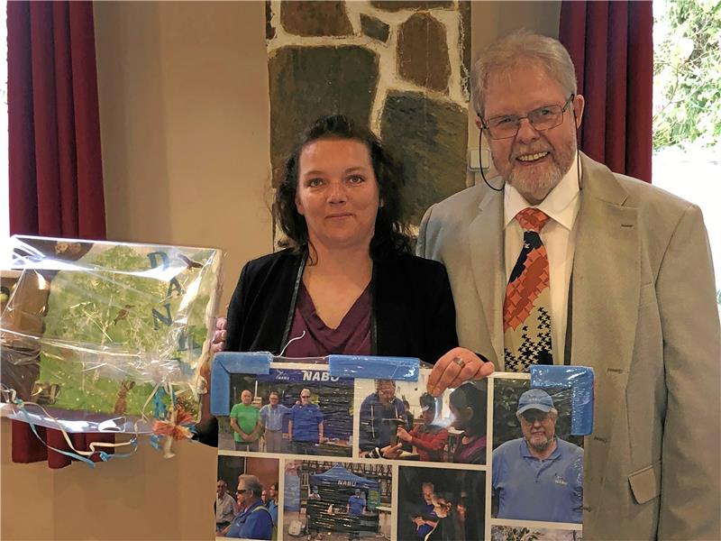 Naturschutzbund vollzieht Generationenwechsel Wolfgang Moldehn und seine Nachfolgerin Annett Jerke. Foto: Stade