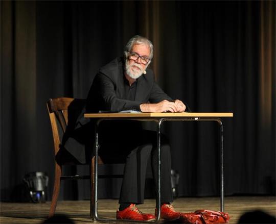 Wolfgang Trepper nicht mit roten Socken aber mit roten Schuhen.