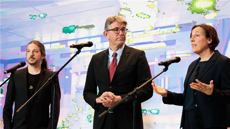 Wolfram Weimer versucht, Vertreter der Musikbranche an einen Tisch zu bekommen. 