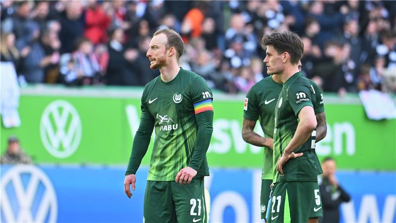 Wolfsburg muss im Abstiegskampf auf Maximilian Arnold (l) verzichten. (Archivbild) 