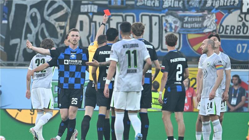 Wolfsburg musste früh mit einem Mann weniger auskommen.