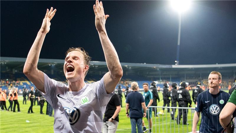 Wolfsburger Jubel nach der Relegation in Braunschweig.
