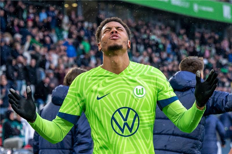 Wolfsburgs Felix Nmecha jubelt nach seinem Tor zum 2:2.