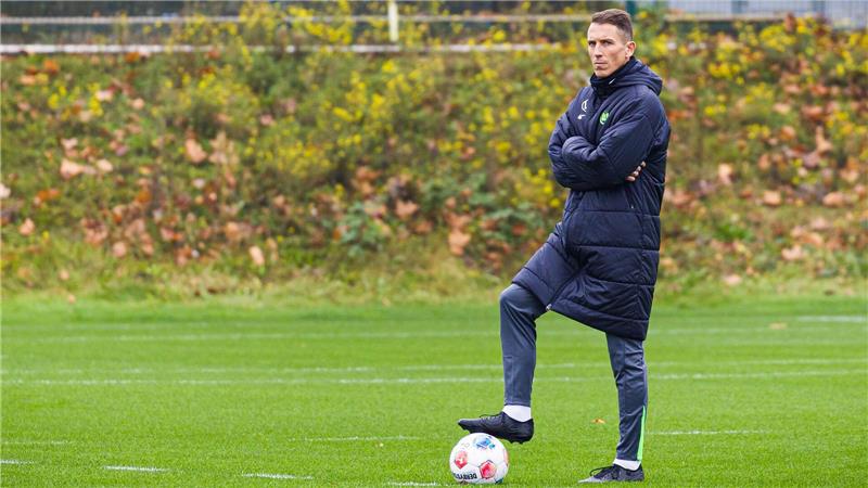 Wolfsburgs Interimscoach Daniel Bauer freut sich auf den Neustart.