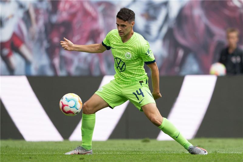 Wechsel nach Florenz: Brekalo verlässt VfL Wolfsburg Wolfsburgs Josip Brekalo spielt den Ball.