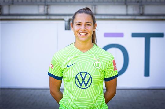 Wolfsburgs Lena Oberdorf während eines Fototermins.