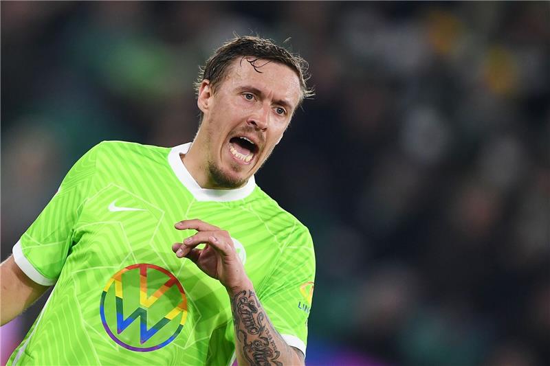 Wolfsburgs Max Kruse gestikuliert.