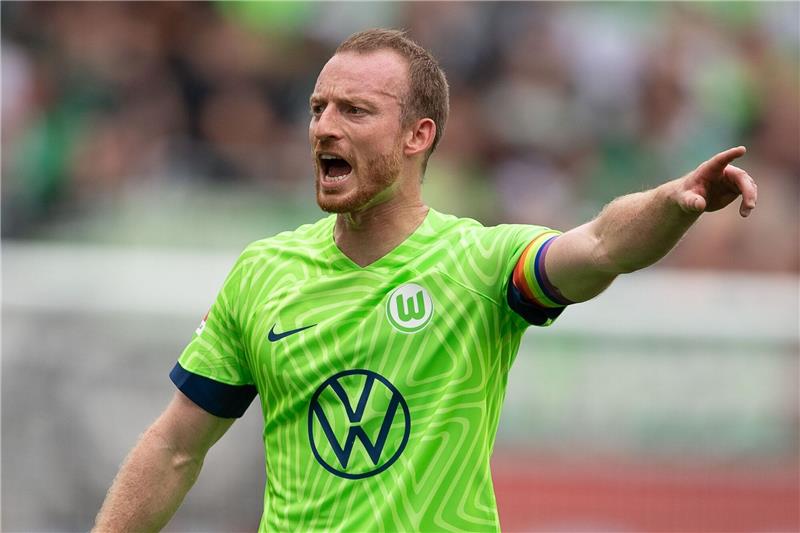Wolfsburgs Arnold: „Traum, für Dynamo Dresden zu kicken” Wolfsburgs Maximilian Arnold gestikuliert.