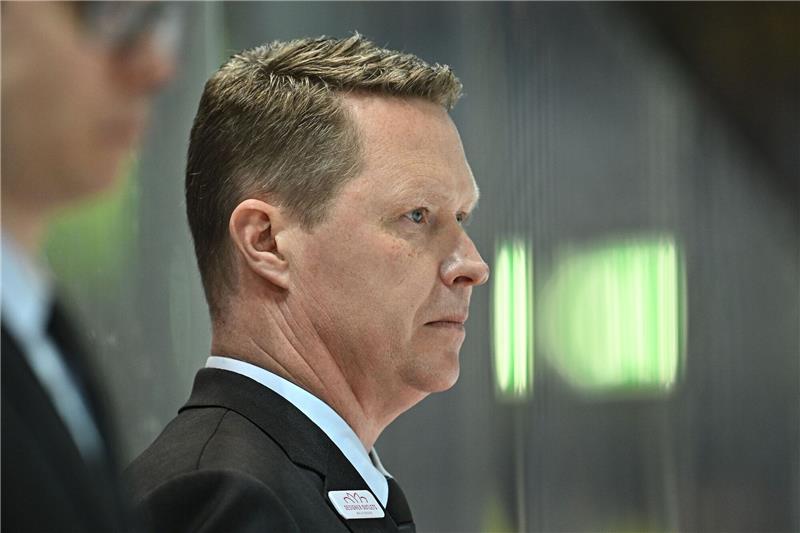 Halbfinal-Aus: Grizzlys Wolfsburg verabschieden neun Spieler Wolfsburgs Trainer Mike Stewart verliert mit den Grizzlys Wolfsburg in München.