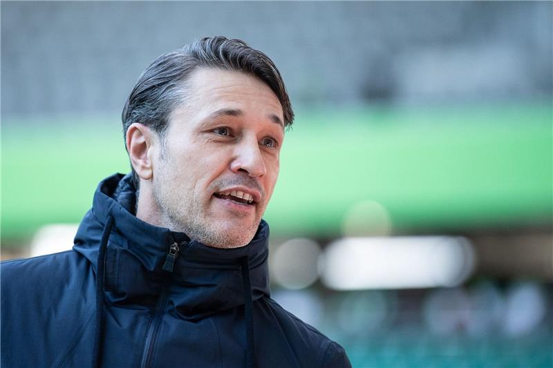 Wolfsburg und Kovac atmen nach Sieg in Darmstadt auf Wolfsburgs Trainer Niko Kovac ist vor dem Spiel im Stadion.