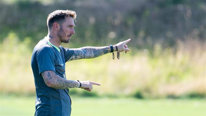 Wolfsburgs Trainer Tobias Strobl konnte mit dem letzten Test zufrieden sein. (Archivbild)