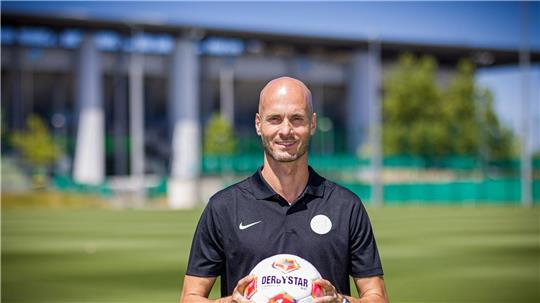 Wolfsburgs neuer Trainer Paul Simonis hat noch viel Arbeit vor sich.